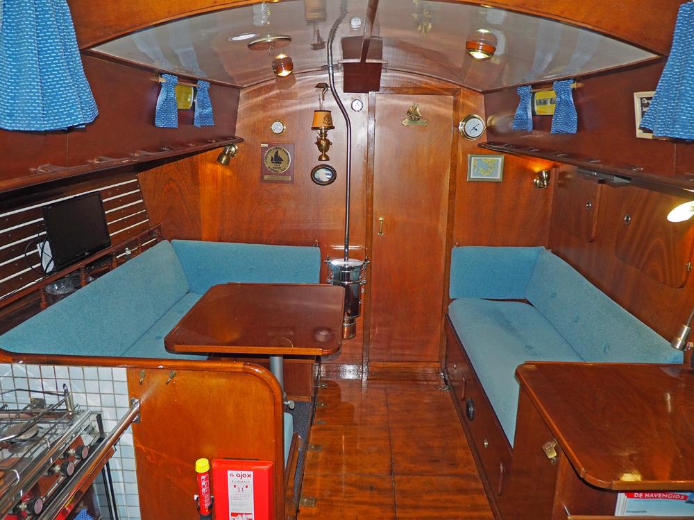 Salon, Accommodatie
